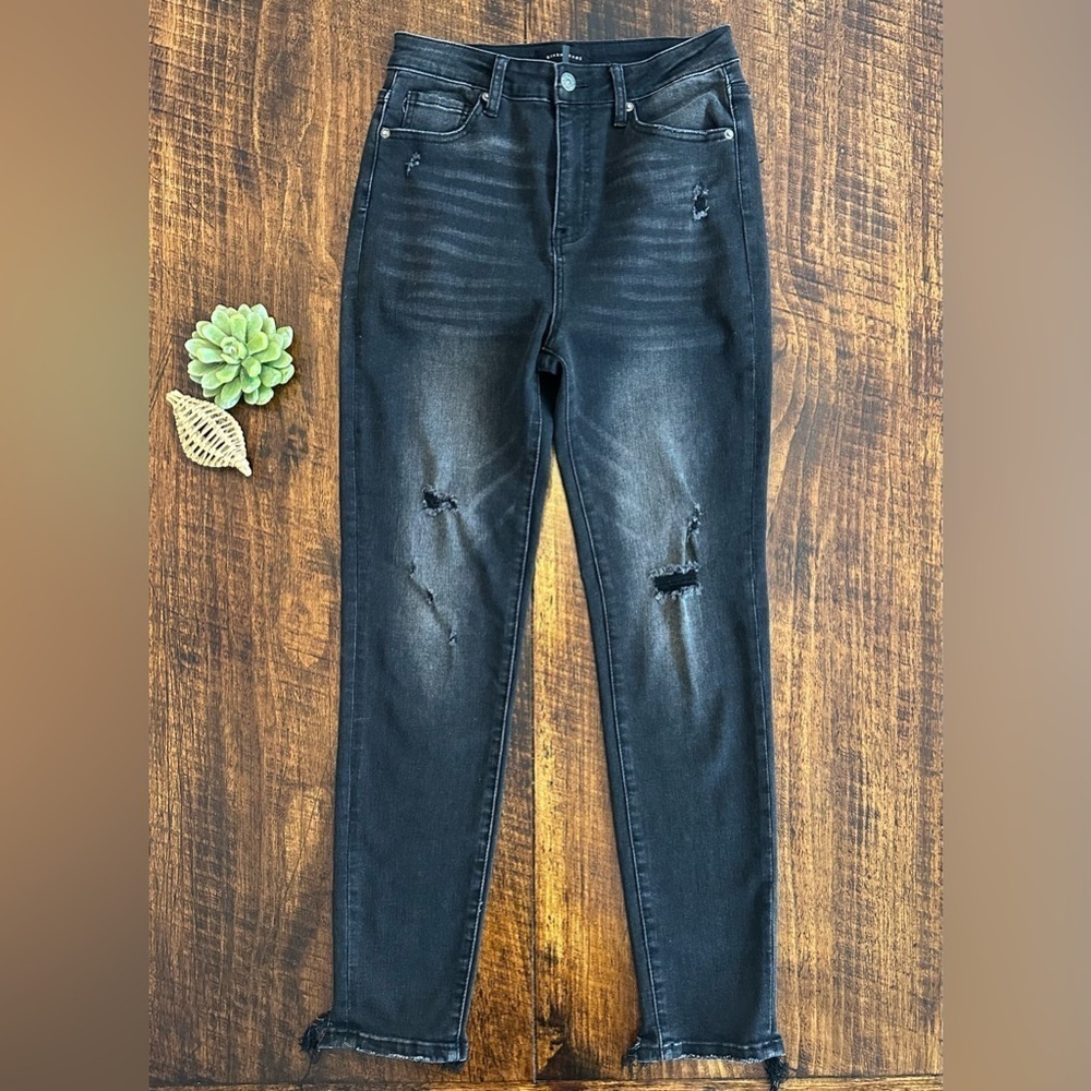 Risen | High-Rise Vintage Wash Skinny - Picture 10 of 10